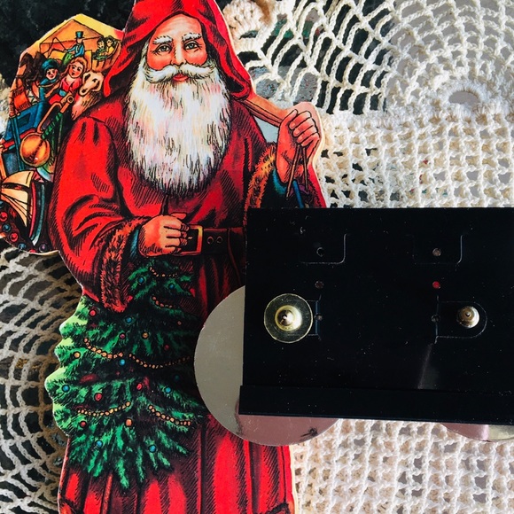 Vintage Christmas Red Acrylic Pinwheel Earrings - Picture 6 of 6